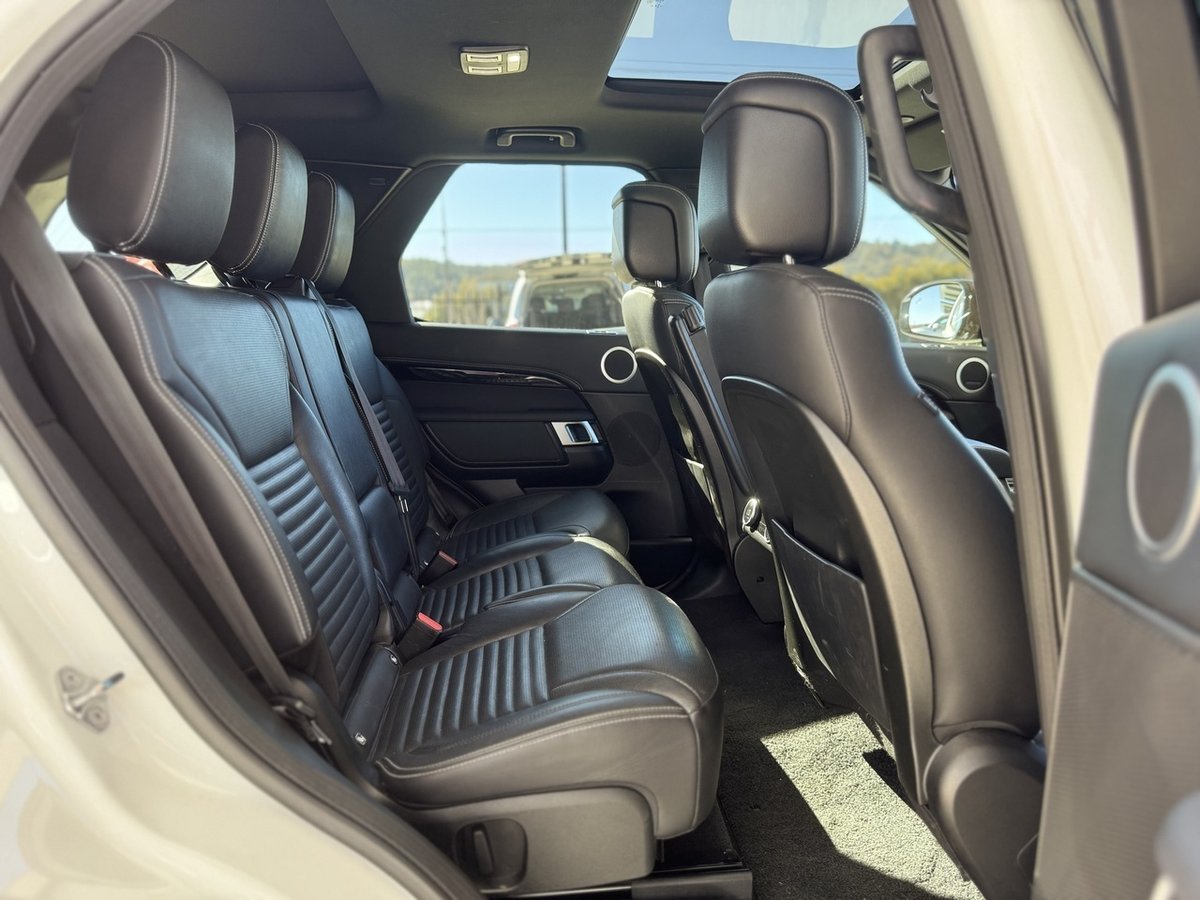 2021 Land Rover Discovery D300 R-Dynamic SE Series 5 MY22 4X4 image 14