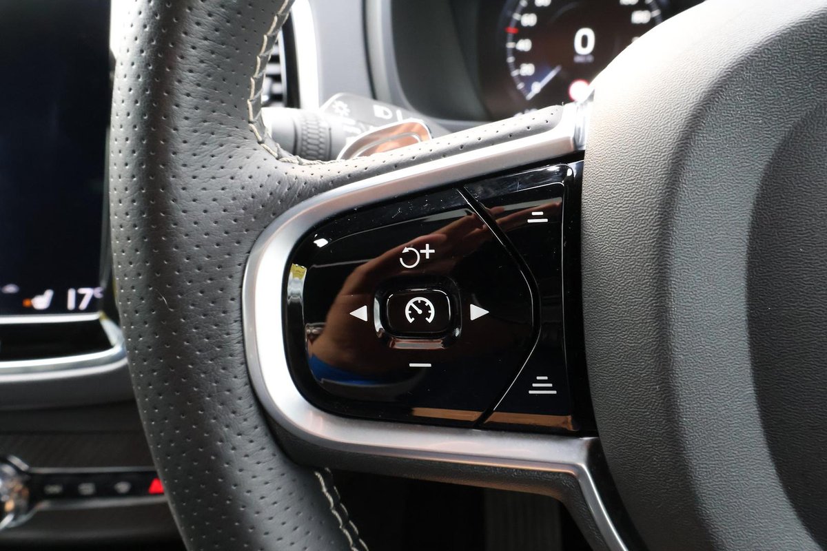 2018 Volvo XC90 D5 R-Design MY18 AWD image 12