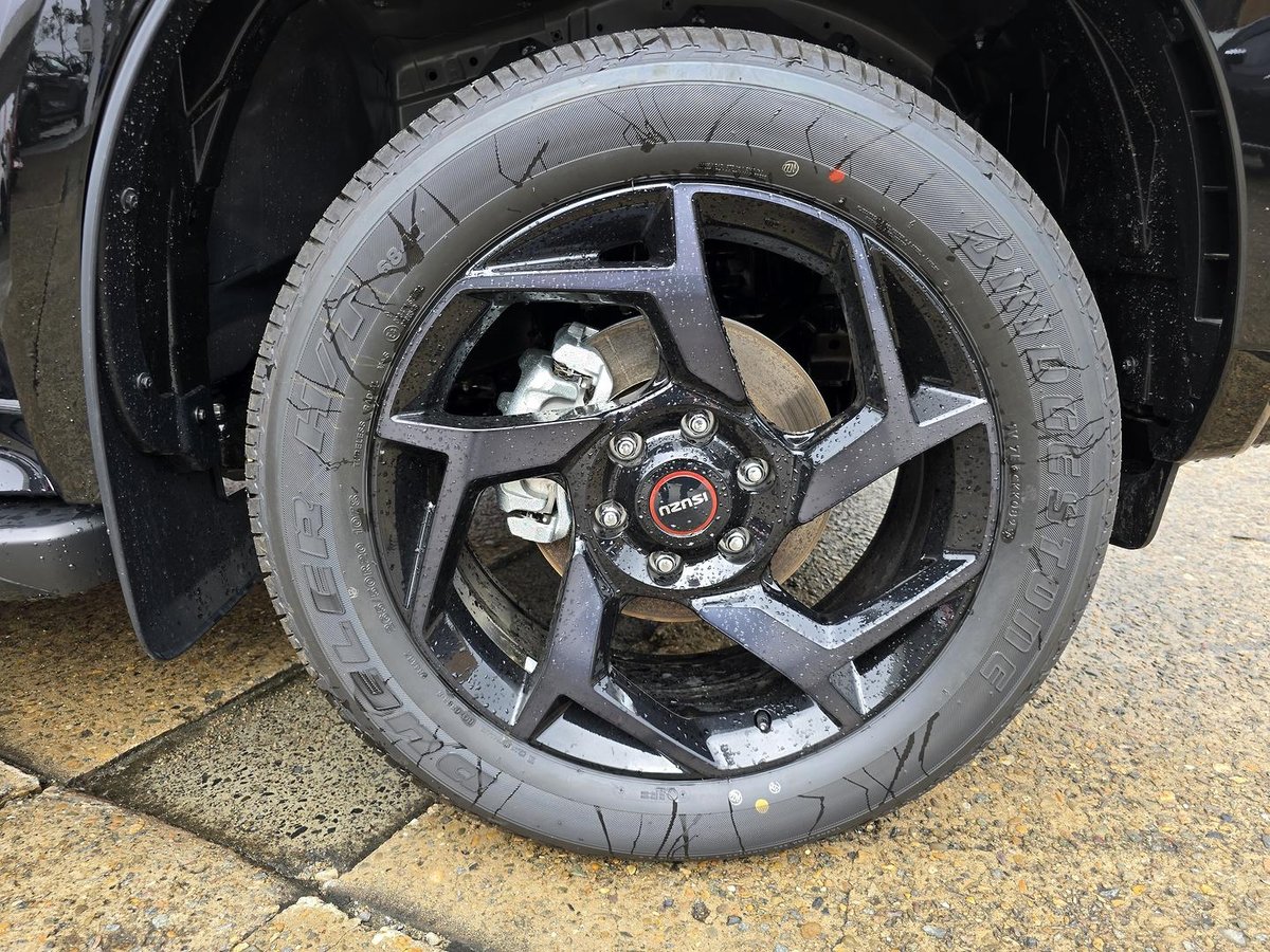 2026 Isuzu MU-X X-TERRAIN MY25.5 4X4 Dual Range image 10