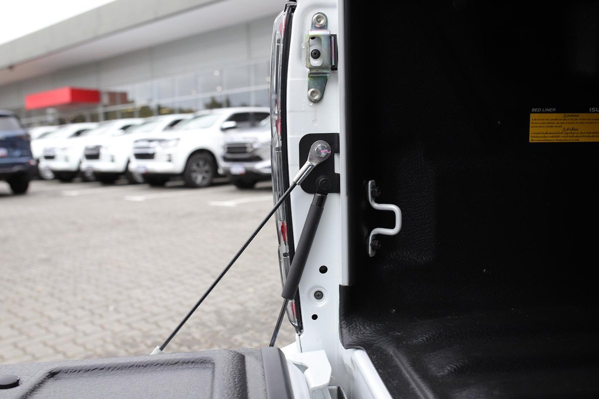 2025 Isuzu D-MAX X-TERRAIN MY25.5 4X4 Dual Range image 9