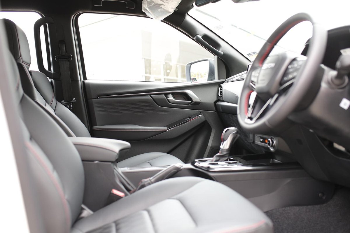 2025 Isuzu D-MAX X-TERRAIN MY25.5 4X4 Dual Range image 11