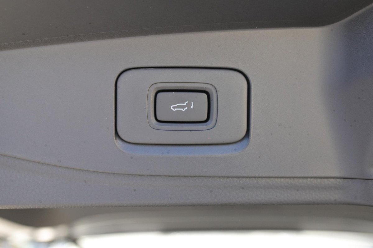 2025 Isuzu MU-X X-TERRAIN MY25.5 4X4 Dual Range image 29