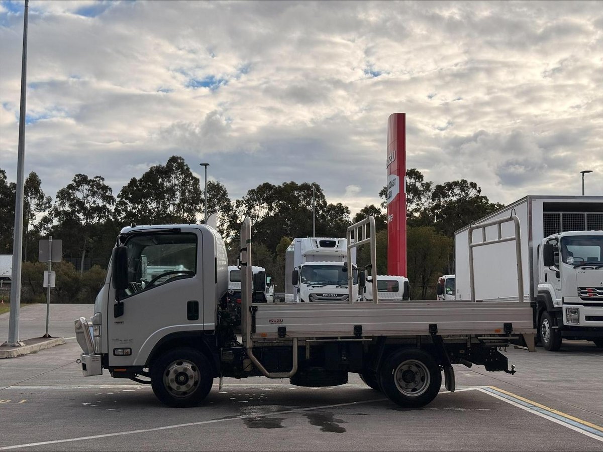 2022 Isuzu N Series NPR 45/55-155 AMT SWB TRADEPACK image 4