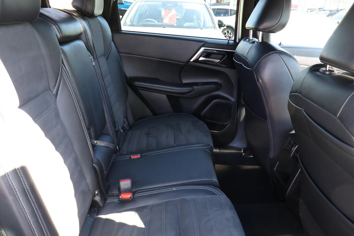 2023 Mitsubishi Outlander Black Edition ZM MY24 image 24
