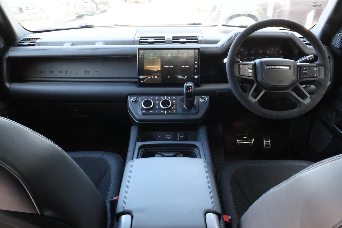 2022 Land Rover Defender 110 P525 V8 L663 MY23.5 AWD image 9