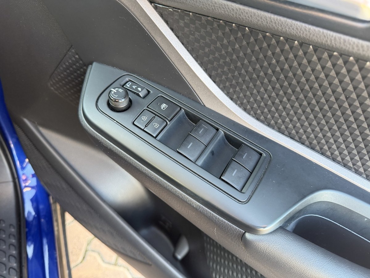 2023 Toyota C-HR GXL NGX50R AWD image 21