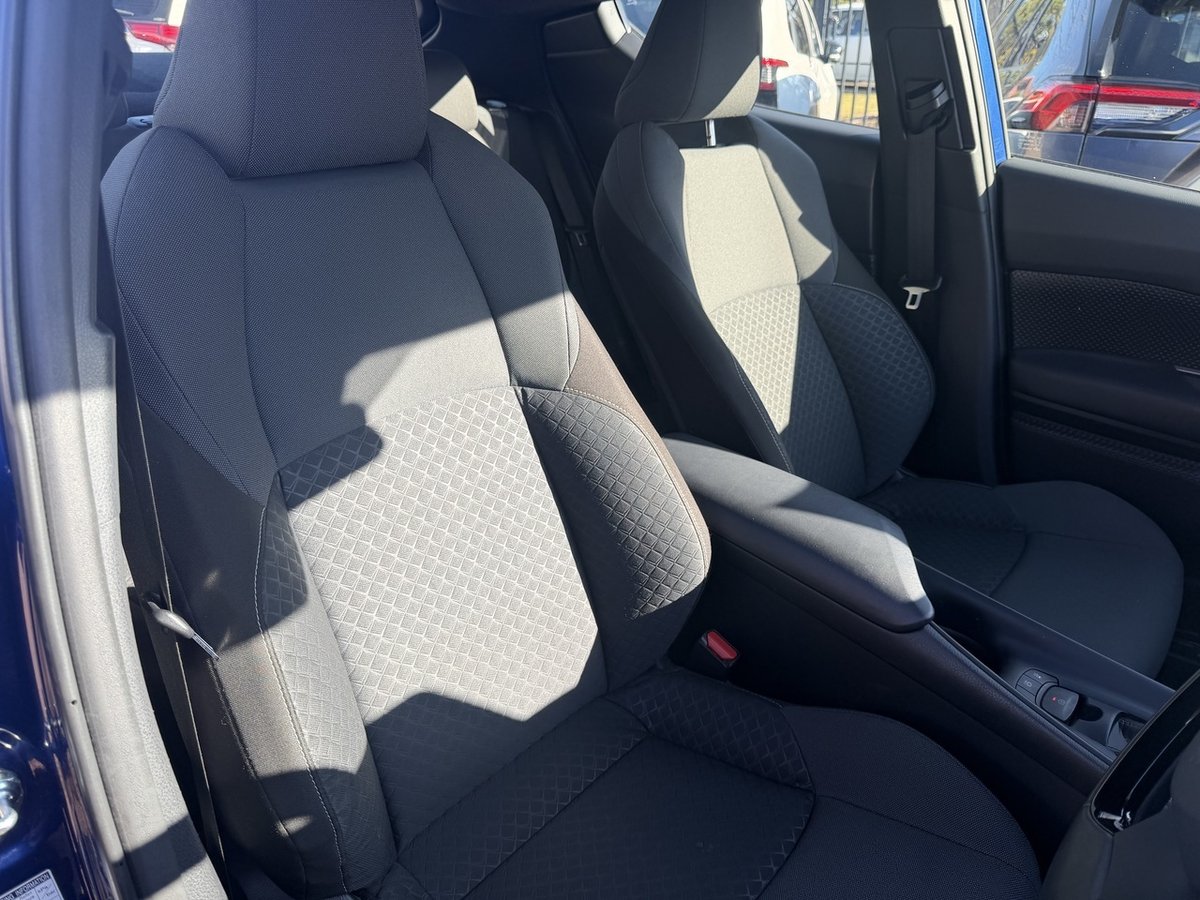 2023 Toyota C-HR GXL NGX50R AWD image 23