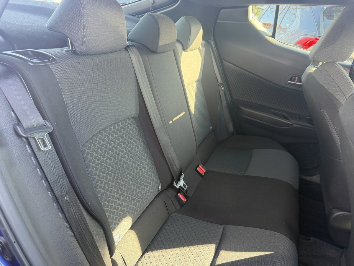 2023 Toyota C-HR GXL NGX50R AWD image 24