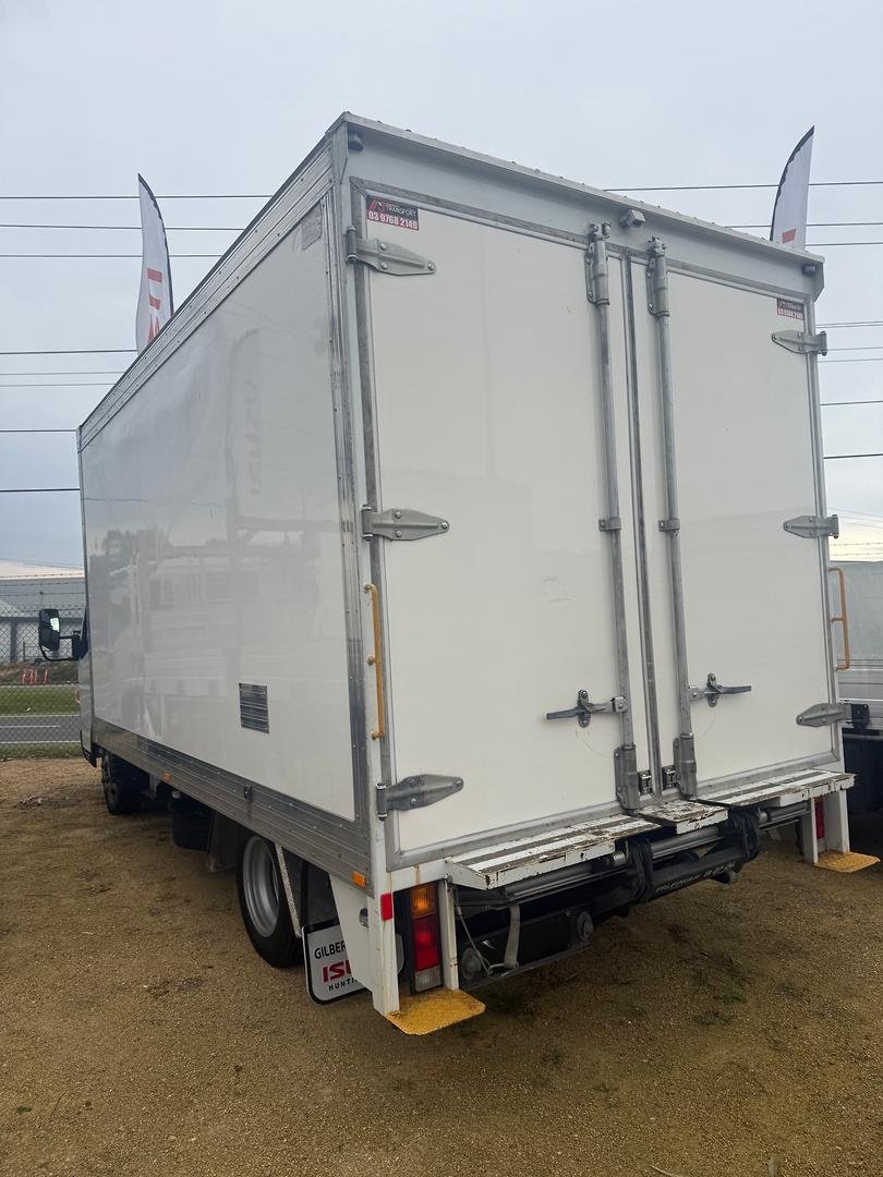 2022 Fuso Canter 515 image 12