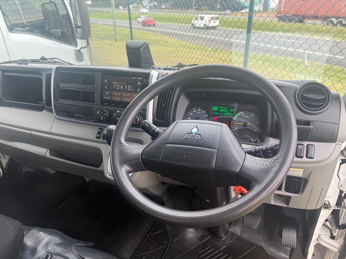 2022 Fuso Canter 515 image 10