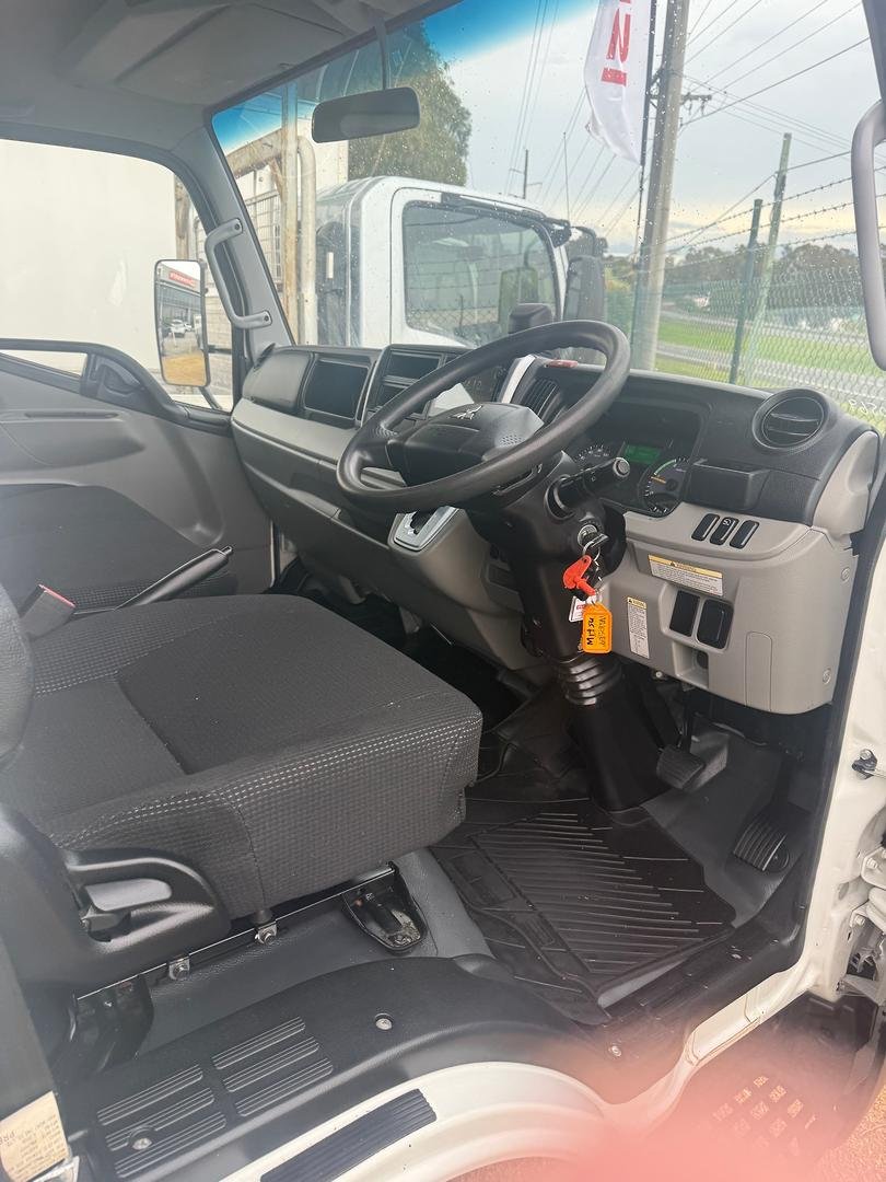 2022 Fuso Canter 515 image 7