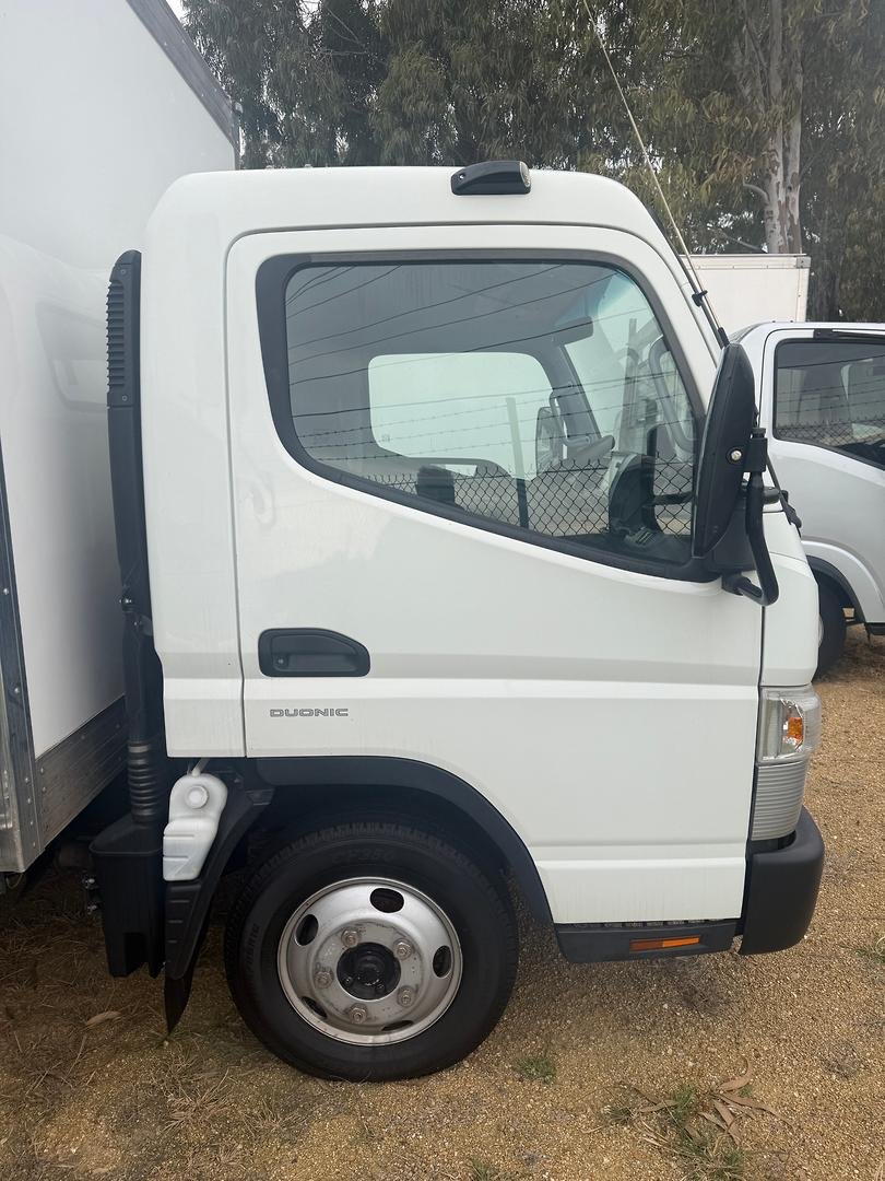 2022 Fuso Canter 515 image 13