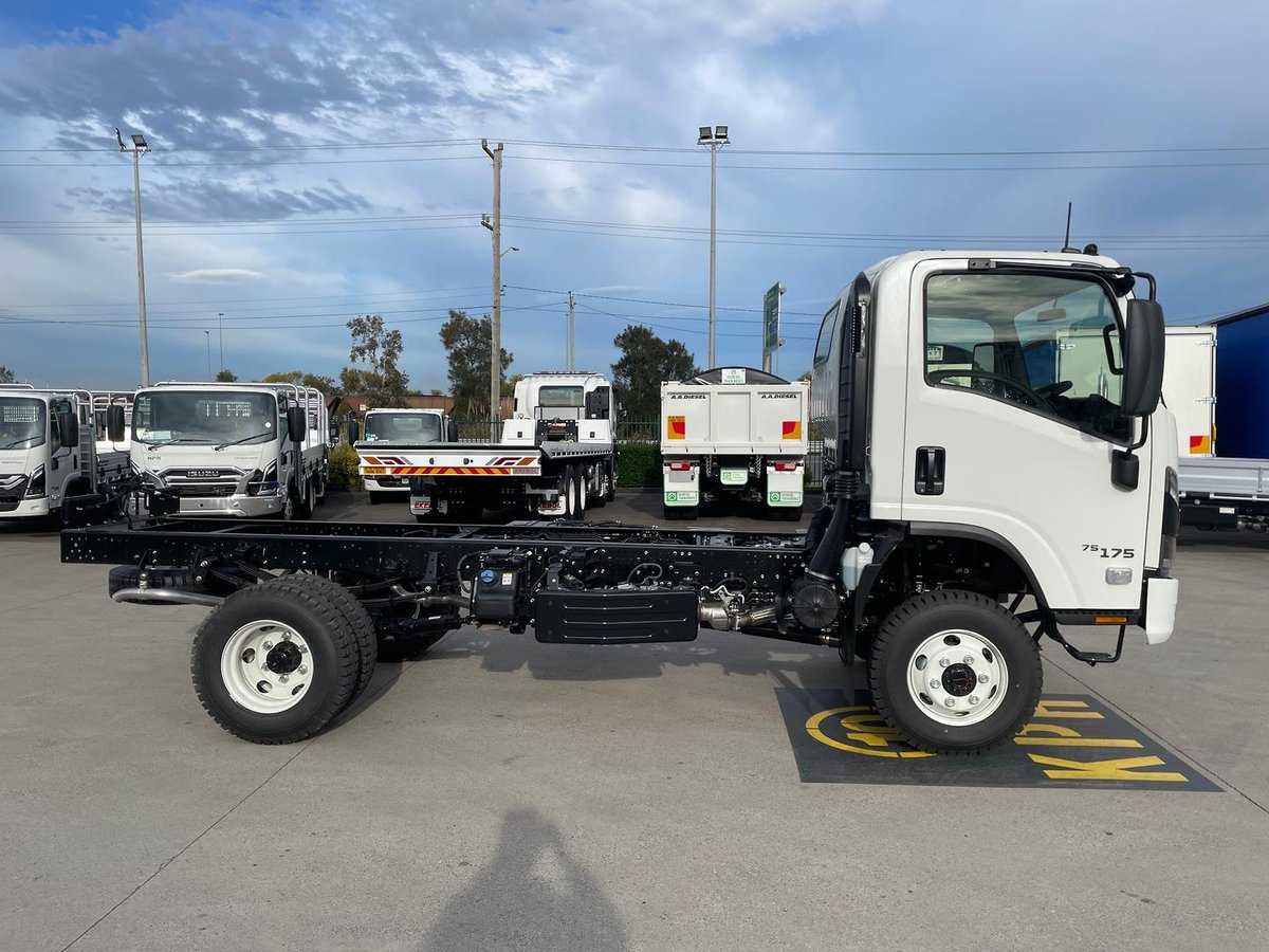 2026 Isuzu N Series image 9