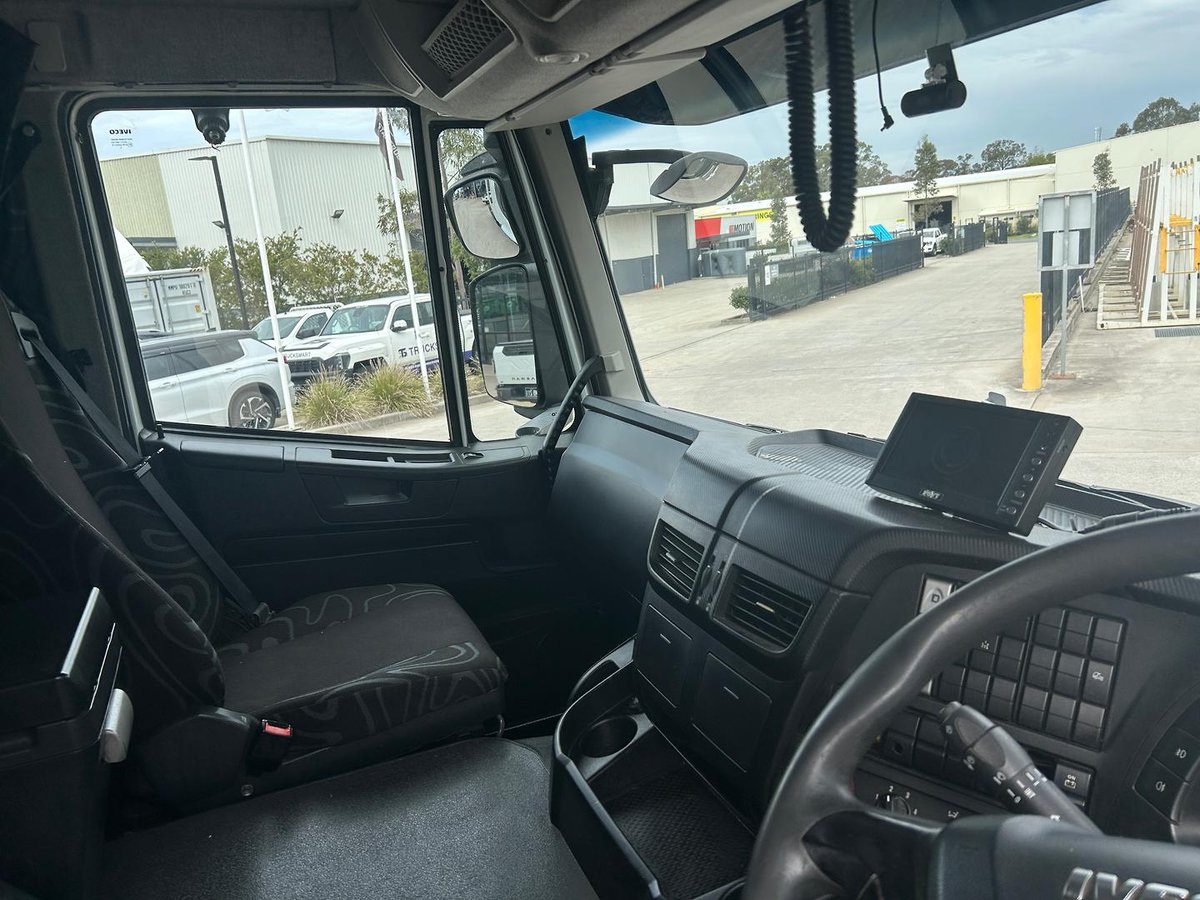 2013 Iveco Stralis AT450 image 12