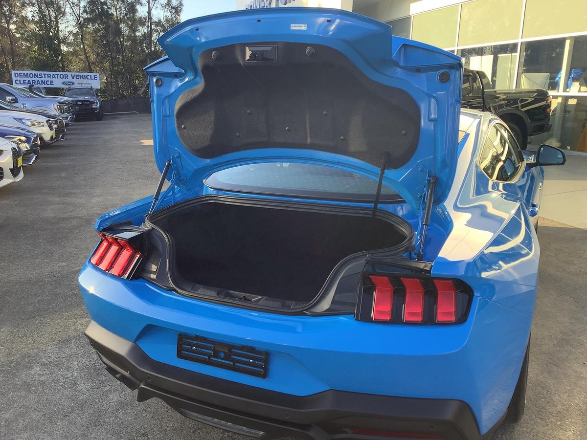 2025 Ford Mustang image 12