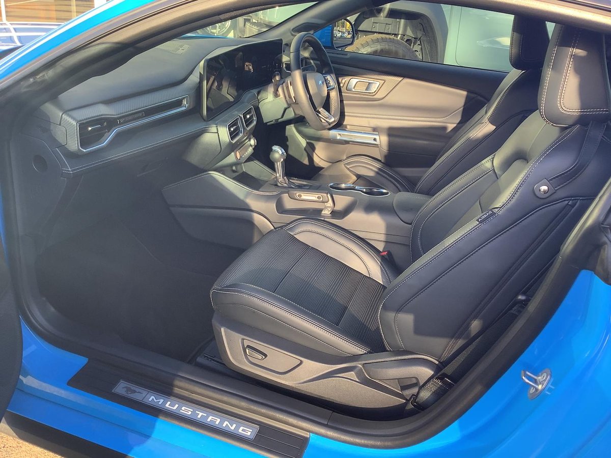 2025 Ford Mustang image 13