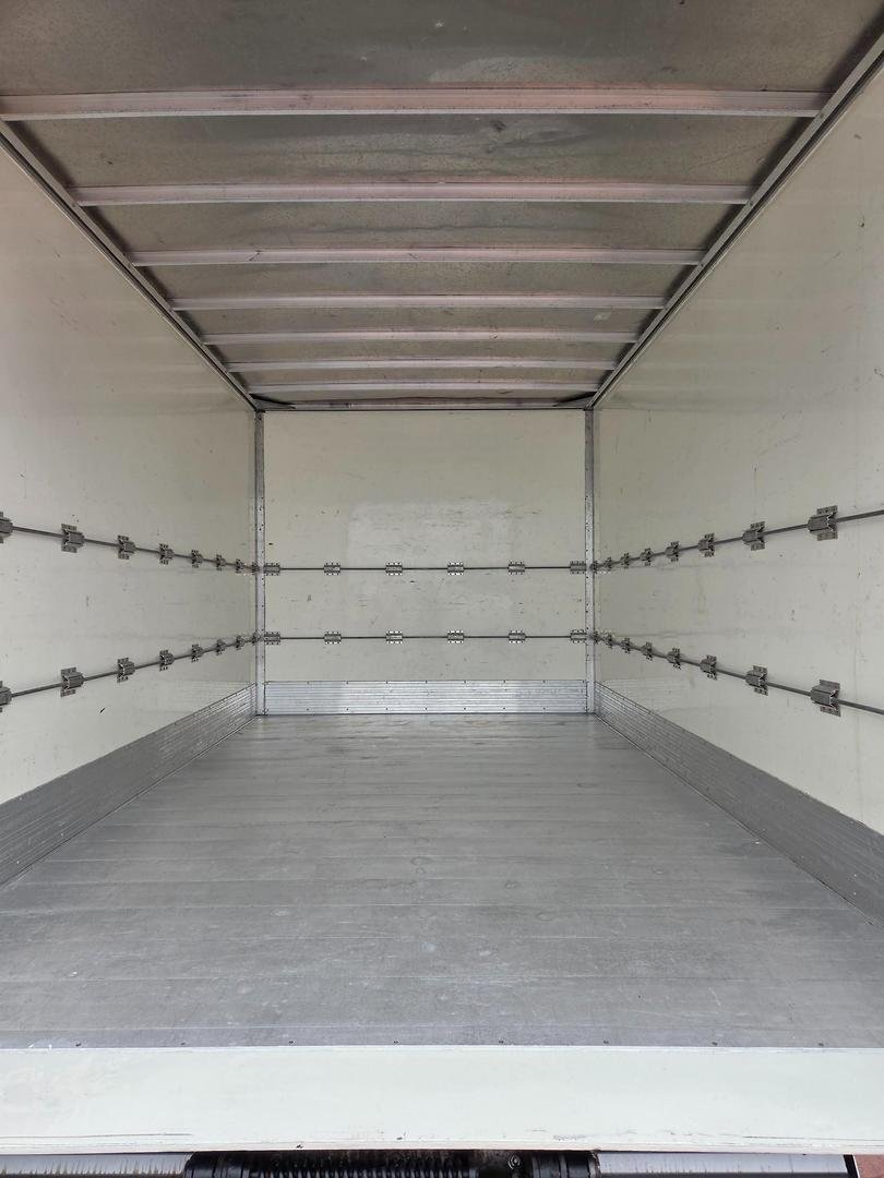 2015 Hino 616 - 300 Series Car License Van And Lift image 11