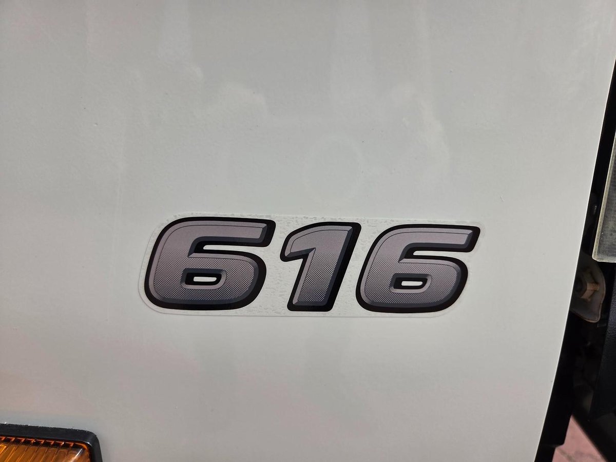 2015 Hino 616 - 300 Series Car License Van And Lift image 17