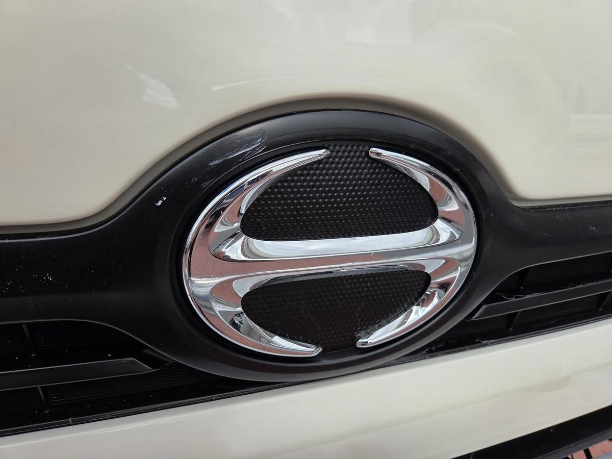 2015 Hino 616 - 300 Series Car License Van And Lift image 5