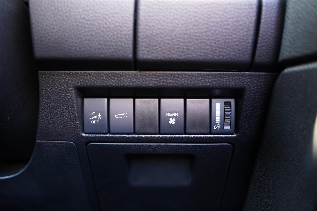 2025 Isuzu MU-X LS-U MY25.5 4X4 Dual Range image 16