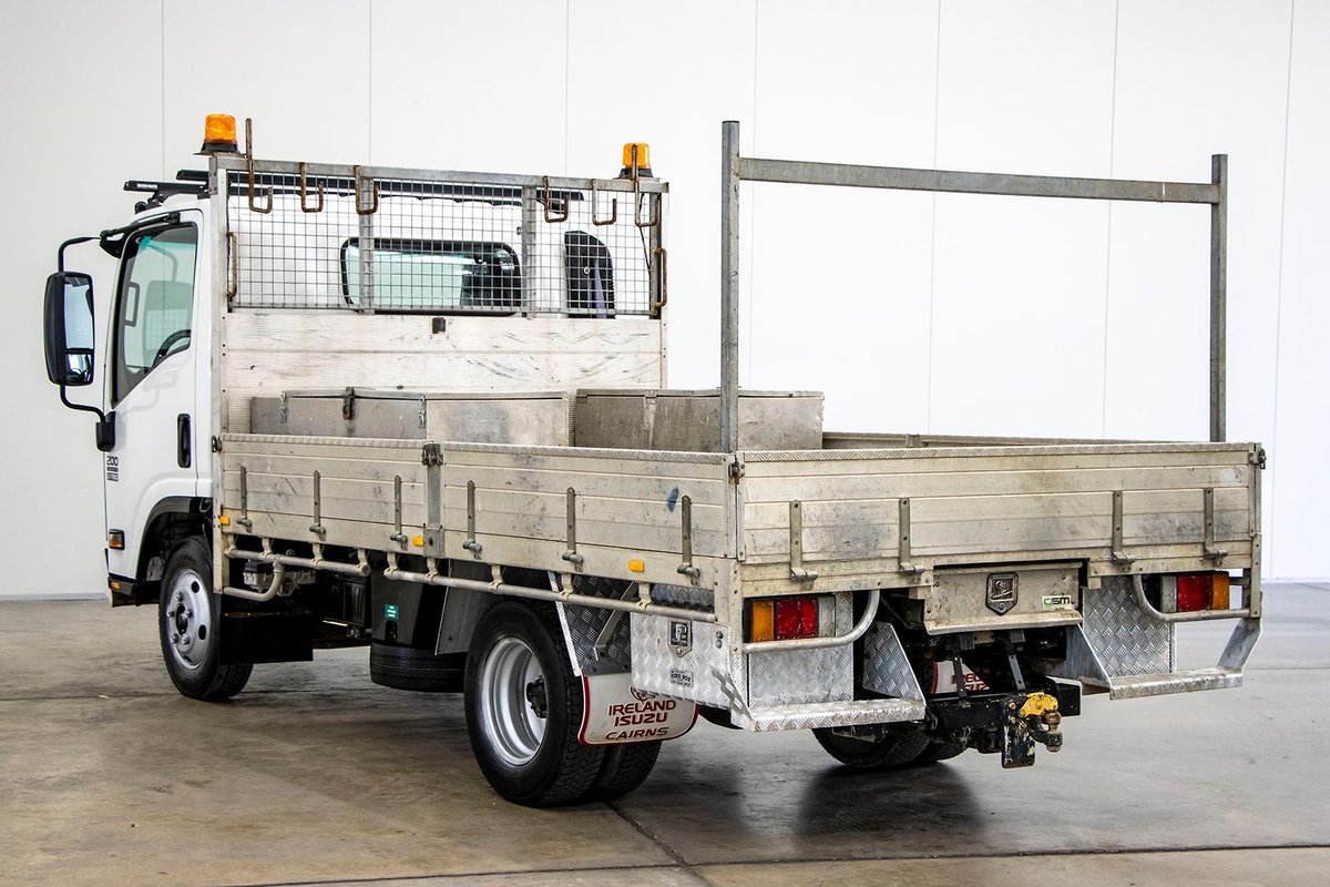 2013 Isuzu N Series NNR 200 image 2