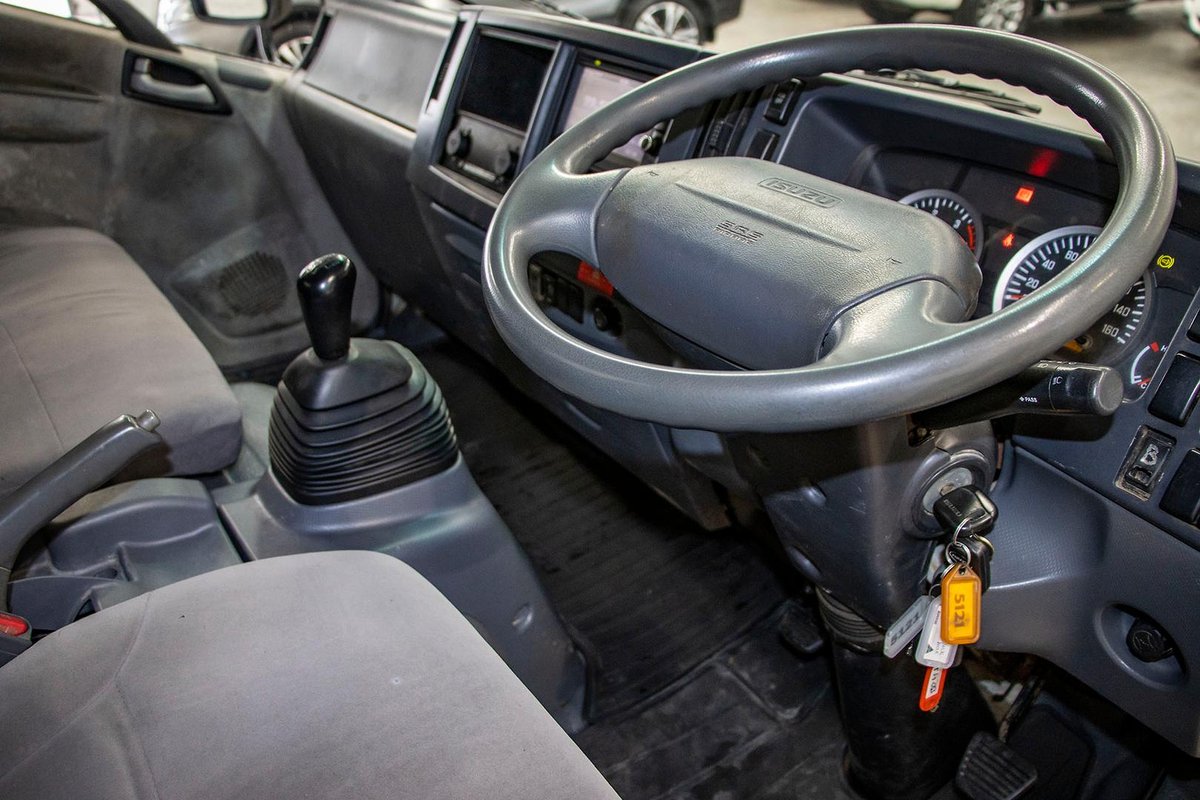 2013 Isuzu N Series NNR 200 image 6