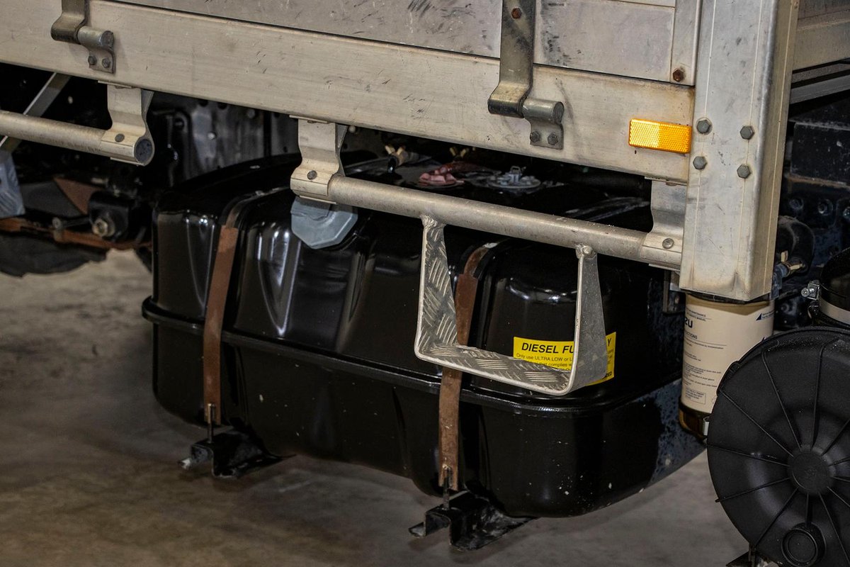 2013 Isuzu N Series NNR 200 image 18