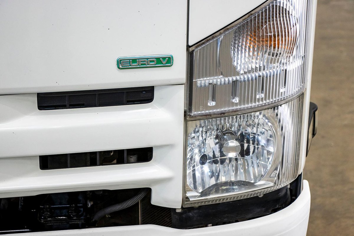 2013 Isuzu N Series NNR 200 image 12