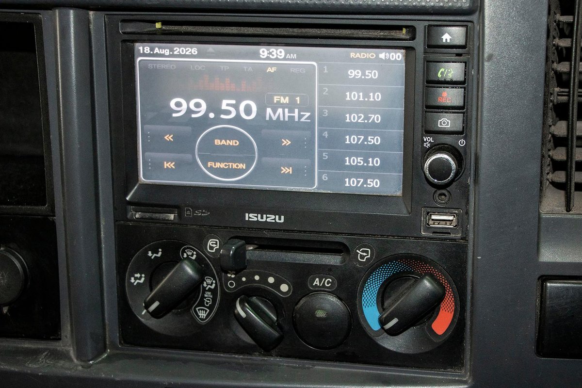2013 Isuzu N Series NNR 200 image 9
