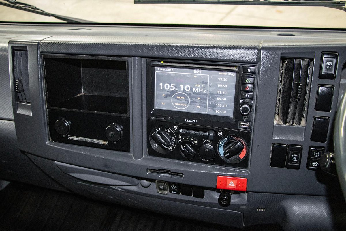 2013 Isuzu N Series NNR 200 image 10