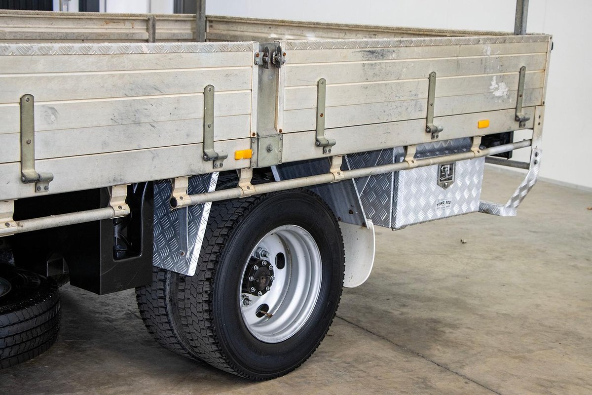 2013 Isuzu N Series NNR 200 image 16