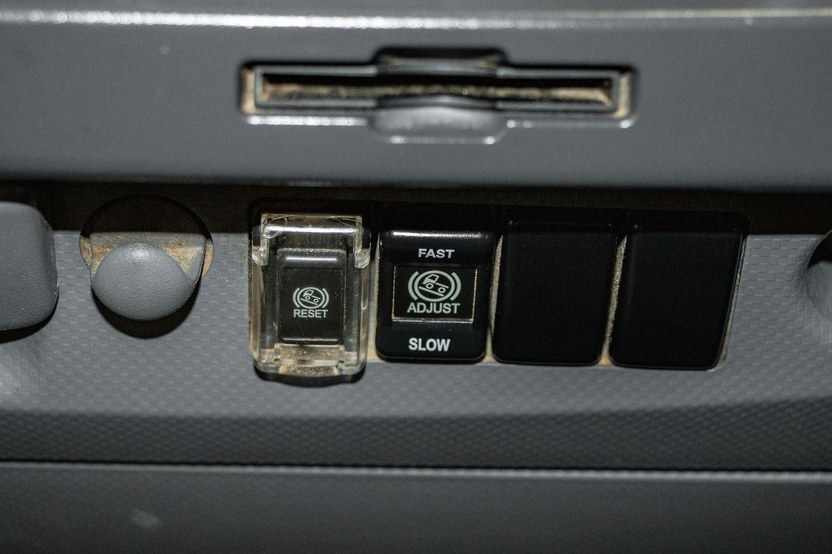 2013 Isuzu N Series NNR 200 image 12
