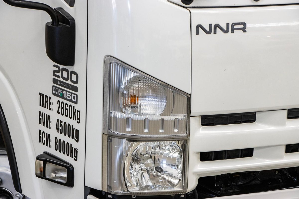 2013 Isuzu N Series NNR 200 image 13
