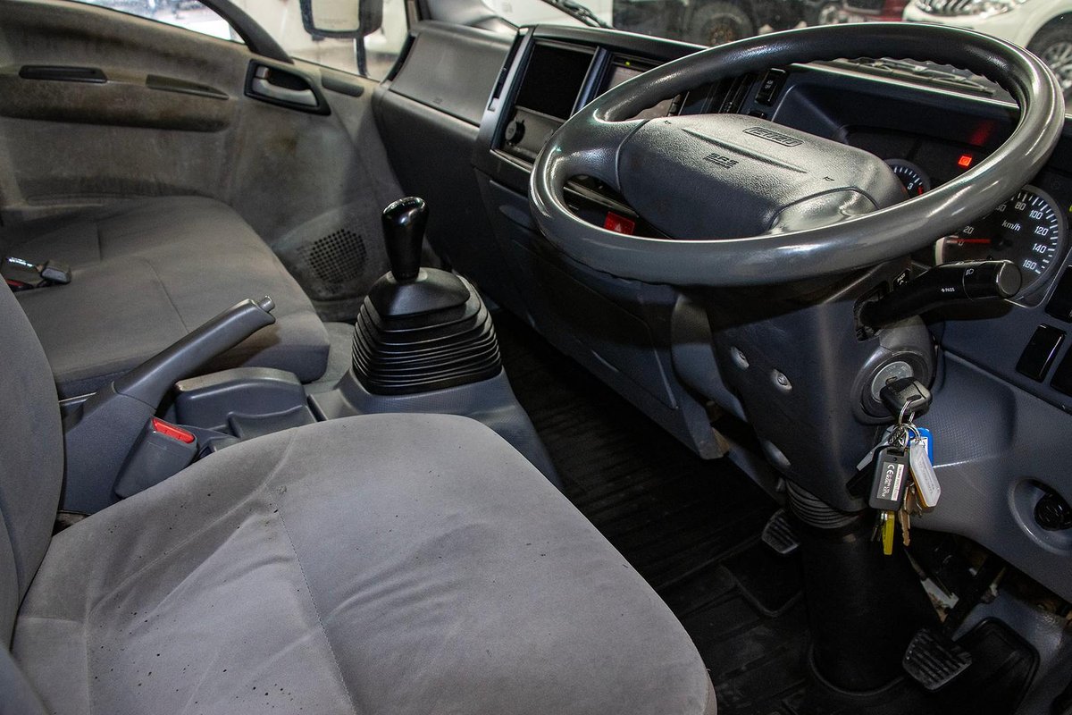 2013 Isuzu N Series NNR 200 image 6