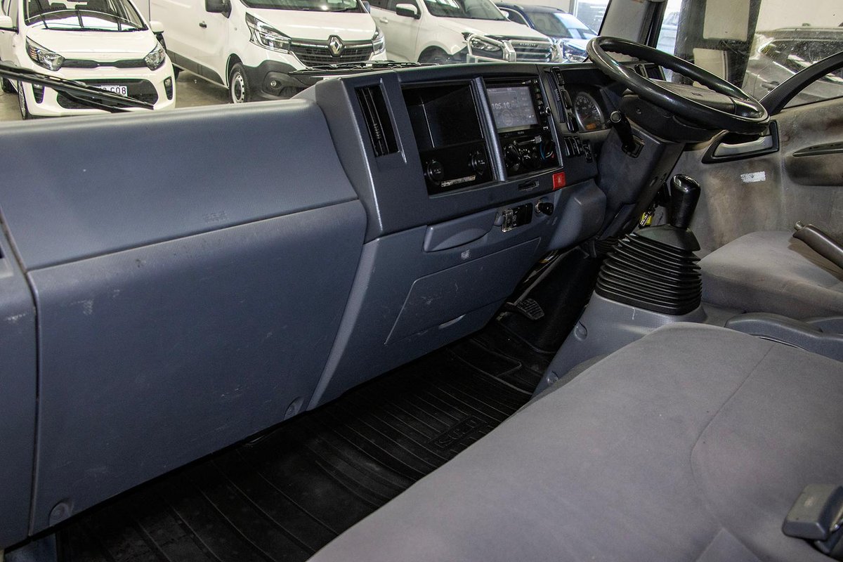 2013 Isuzu N Series NNR 200 image 7