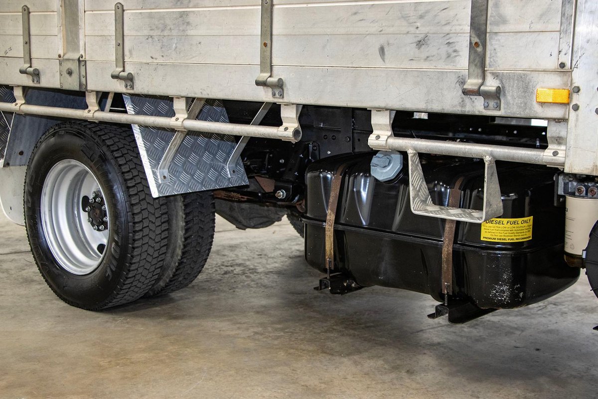 2013 Isuzu N Series NNR 200 image 19