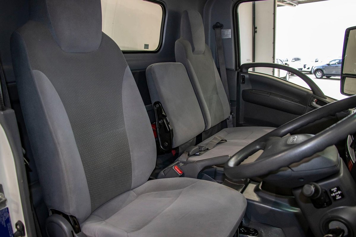 2021 Isuzu N Series NNR 45-150 image 9