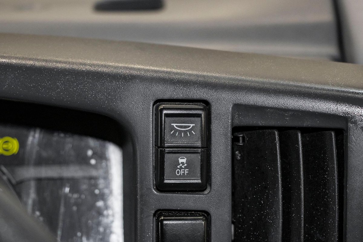 2021 Isuzu N Series NNR 45-150 image 14