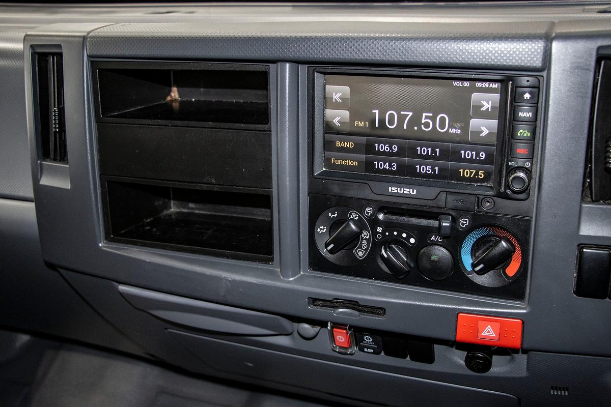 2021 Isuzu N Series NNR 45-150 image 12