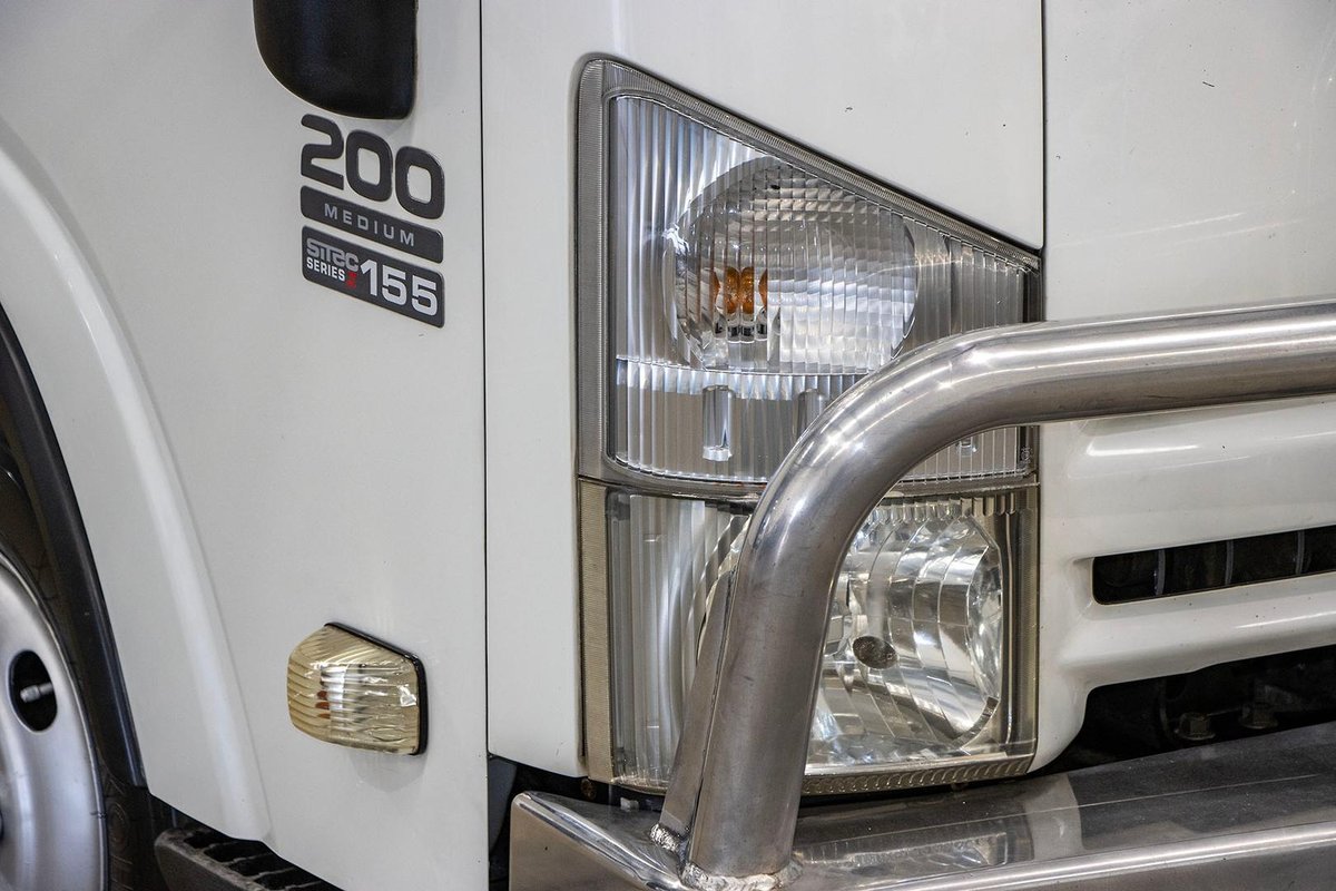 2008 Isuzu N Series NPR 200/275 image 13