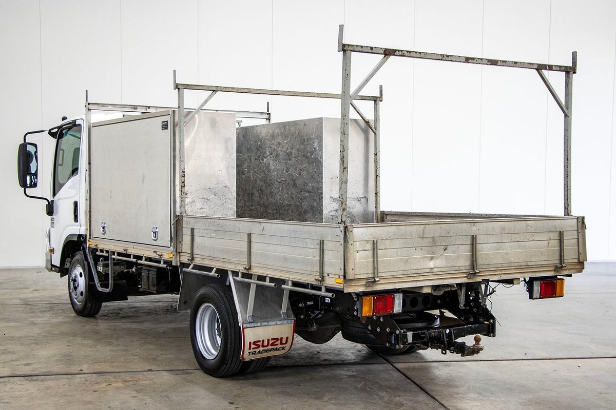 2008 Isuzu N Series NPR 200/275 image 2