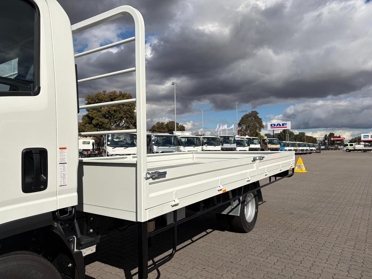 2025 Isuzu Nnr 45 150 Amt Mwb 4.5M Dropside Tray image 3