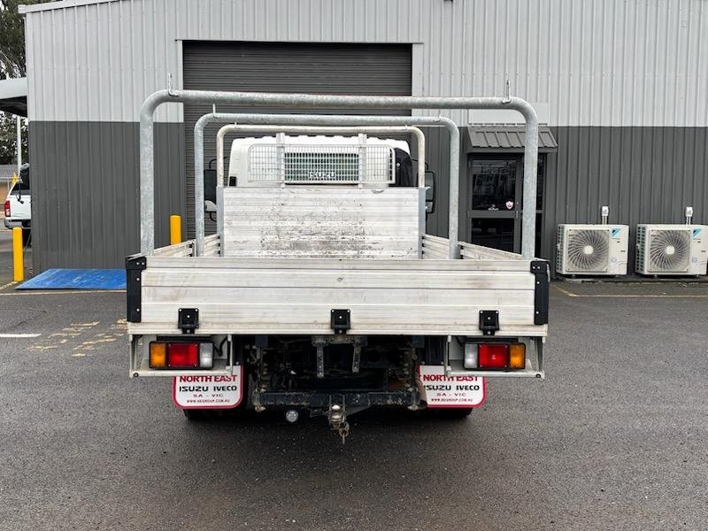 2011 Isuzu N Series NPR 200/275 image 4