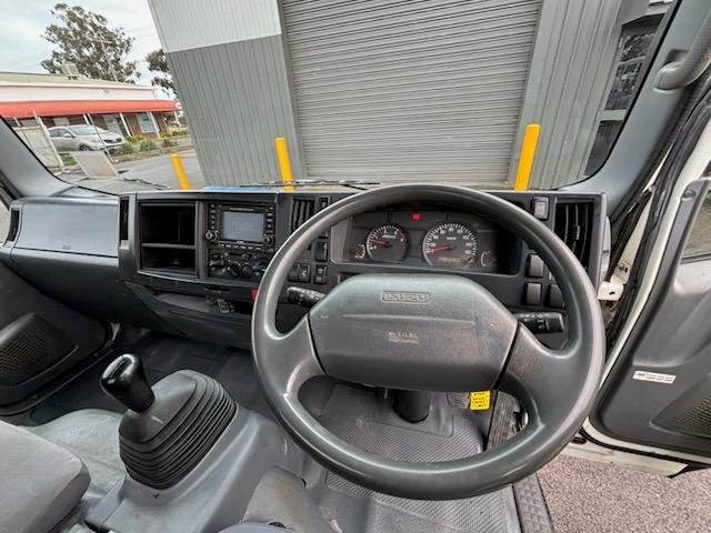 2011 Isuzu N Series NPR 200/275 image 10