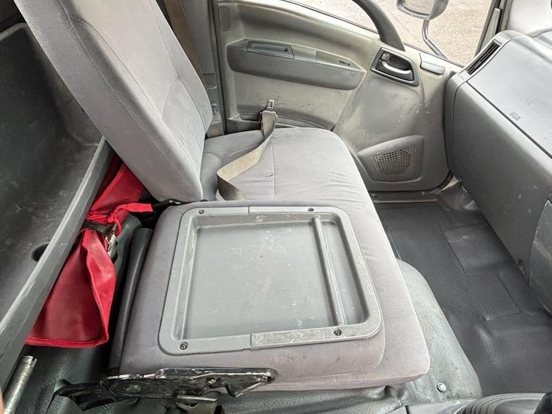 2011 Isuzu N Series NPR 200/275 image 9