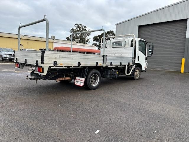 2011 Isuzu N Series NPR 200/275 image 5