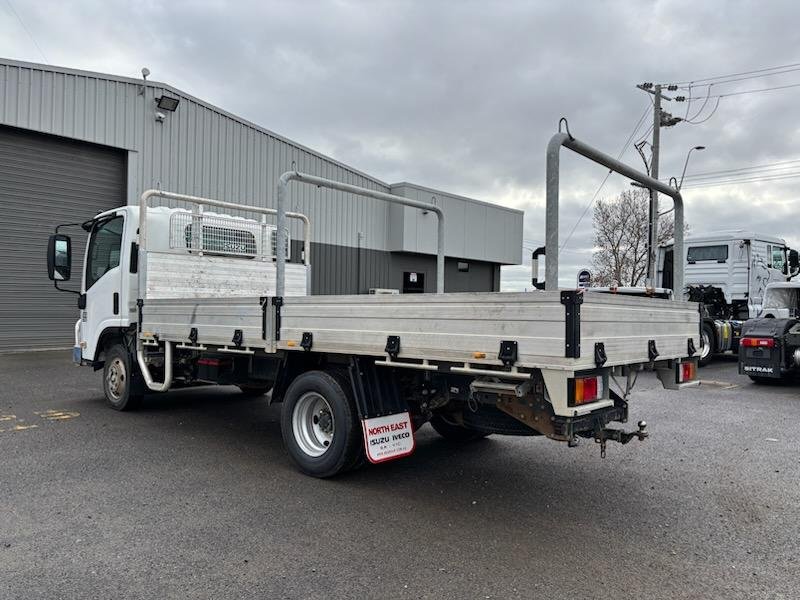 2011 Isuzu N Series NPR 200/275 image 3