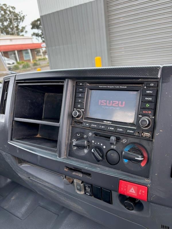 2011 Isuzu N Series NPR 200/275 image 11