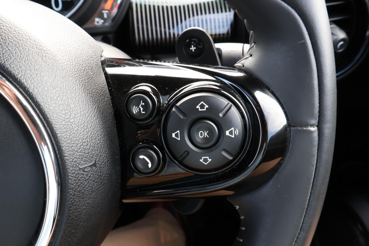 2019 MINI Hatch Cooper S 60 Years Edition F55 LCI image 12