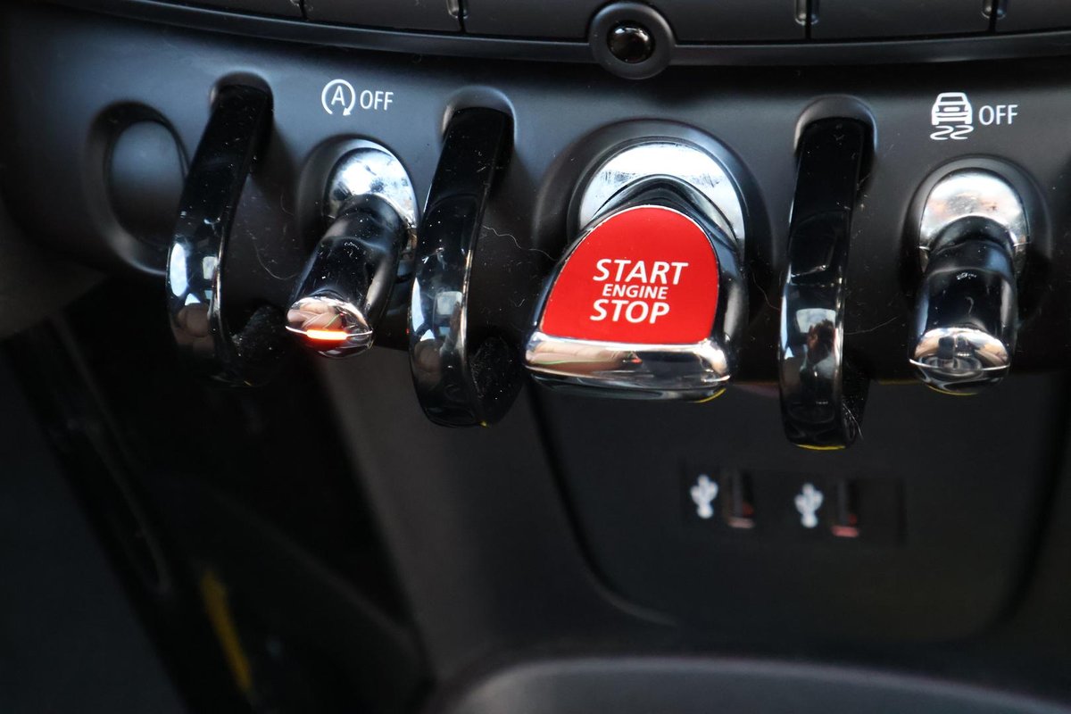 2019 MINI Hatch Cooper S 60 Years Edition F55 LCI image 20